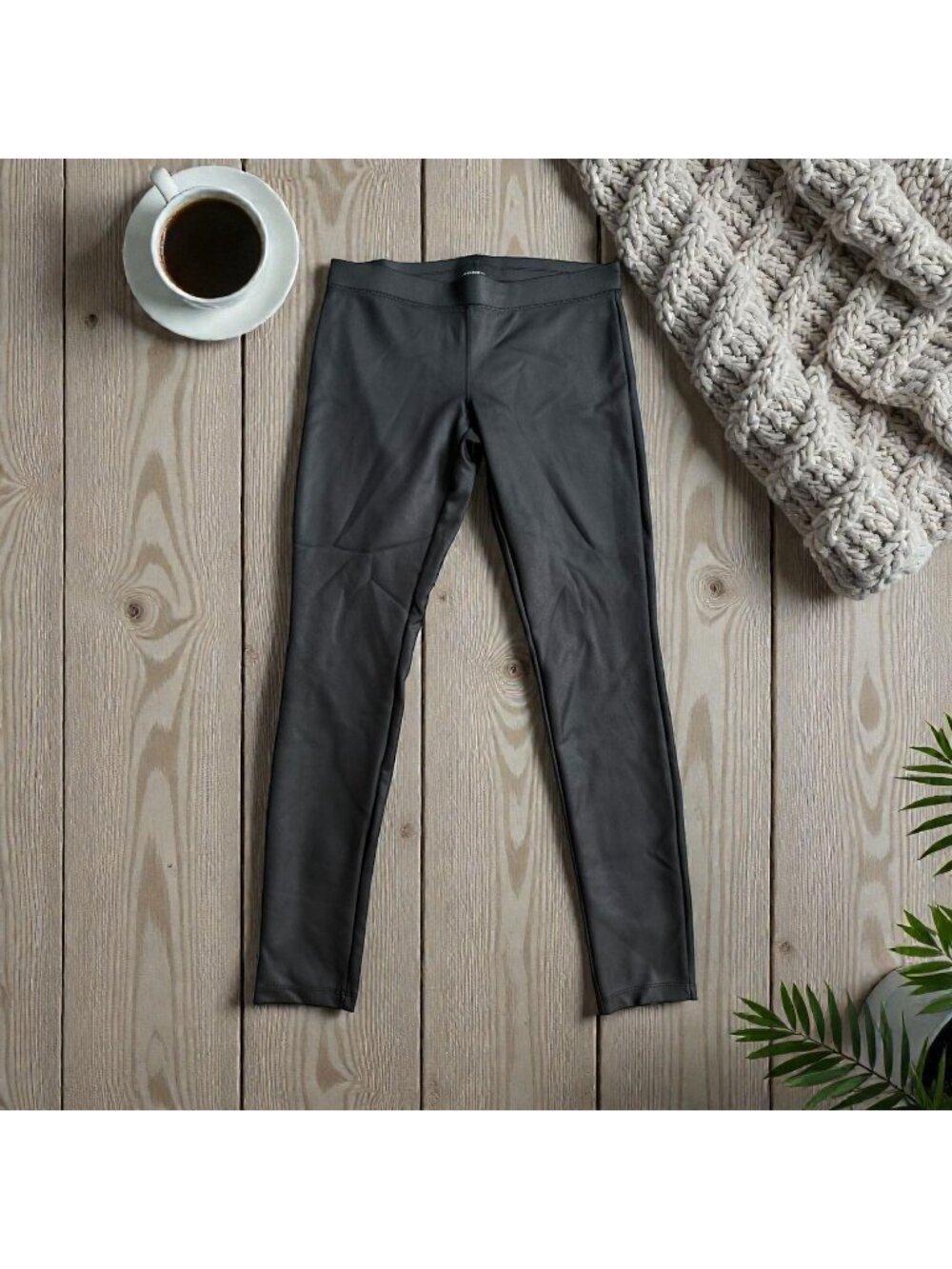 EXPRESS Black Shimmer Finish Leggings Size Medium